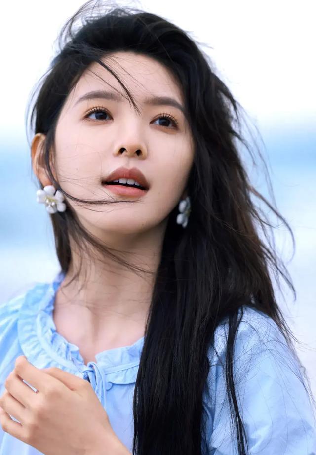 章若楠近照