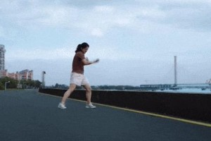贾玲《热辣滚烫》票房破21亿，瘦身100斤背后的励志故事