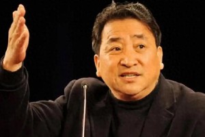 75岁姜昆与妻子恩爱如初，私生子风波与贾玲关系揭秘