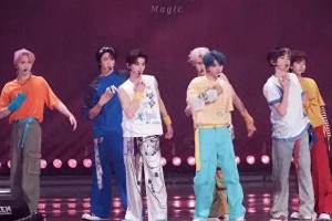 时代少年团演唱会燃爆全场，青春梦想闪耀舞台