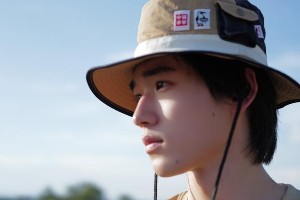 宋亚轩微博晒库存照，百变造型引爆粉丝互动