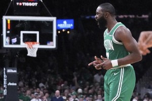 NBA季后赛凯尔特人0-2落后 杰伦-布朗如何带队逆转