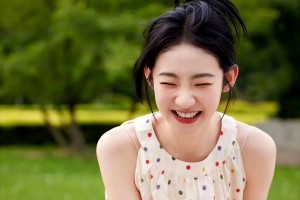 张艺凡卸妆搞笑日常与多面人生