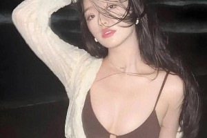 林允清新自然写真：可塑性强，治愈笑容展现青春灵动美