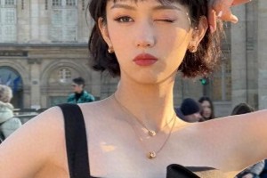 周也巴黎时装周复古短发黑金礼服惊艳外媒