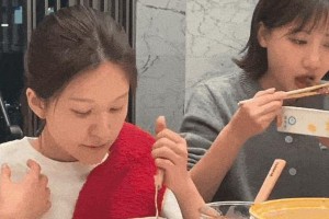 赵露思复出大变身：红发辣妹造型引热议